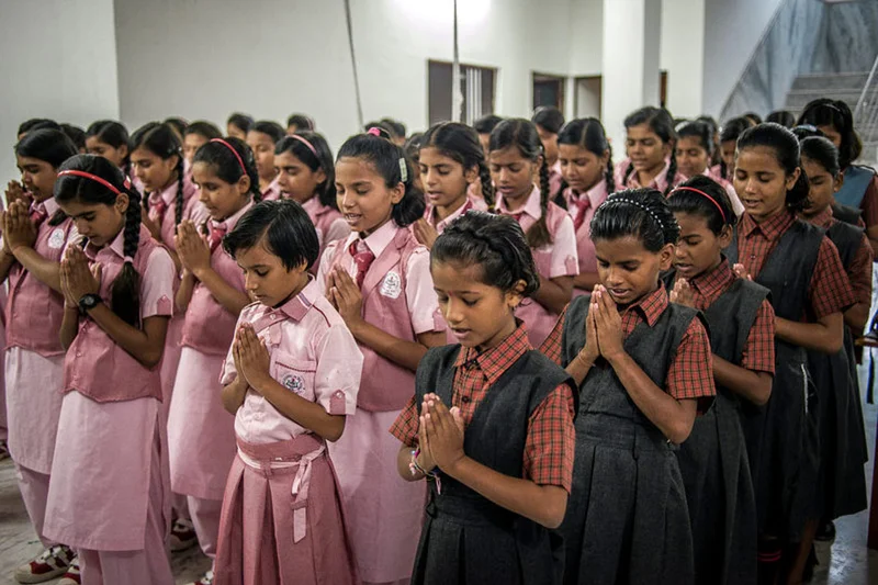 Boarding School v/s Day School