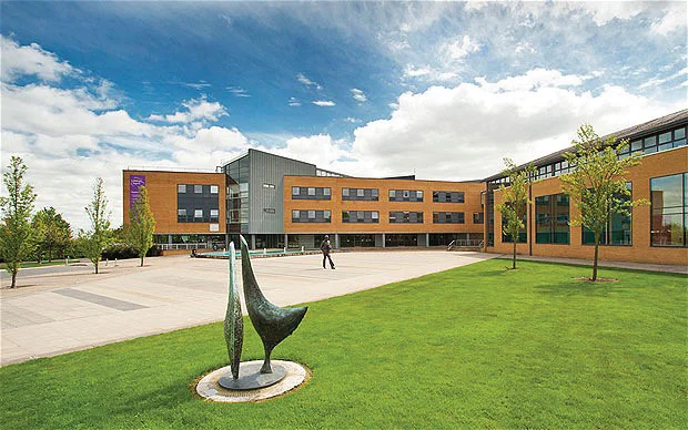 Uni-of-Surrey-3_2253683b