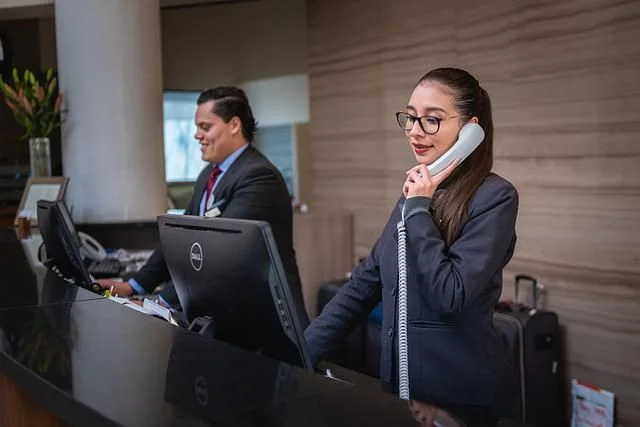 How To Become A Receptionist: Career Opt