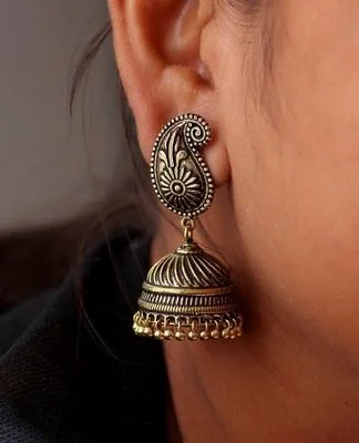 Accessories and junk jewellery