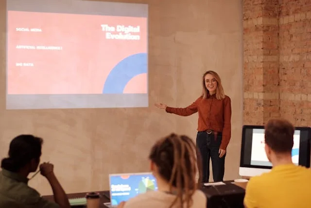 The Art of Customized Learning: How to Develop Employee Training Plans Aligned with Goals