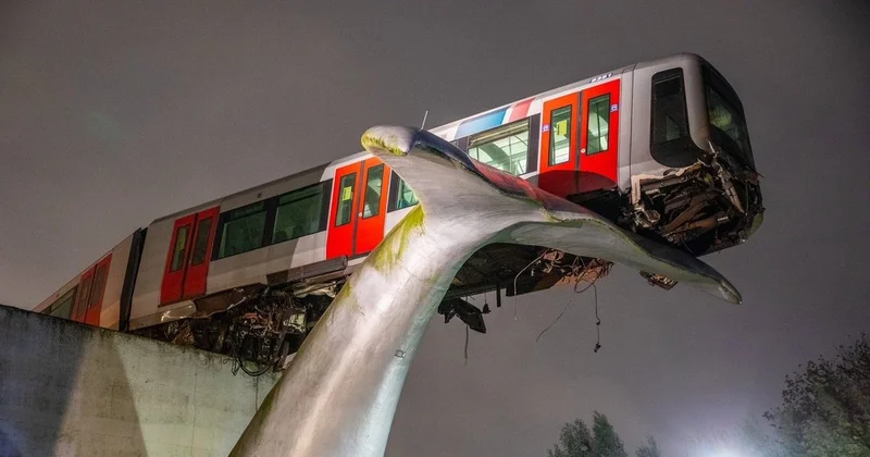 metro train crash, Indian Ocean
