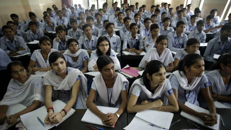 MP Government Awards ₹25,000 to Students