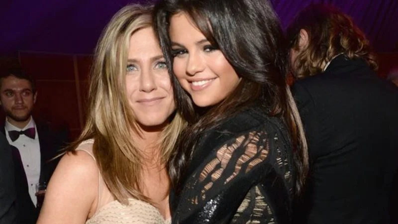 Selena Gomez, Jennifer Anniston