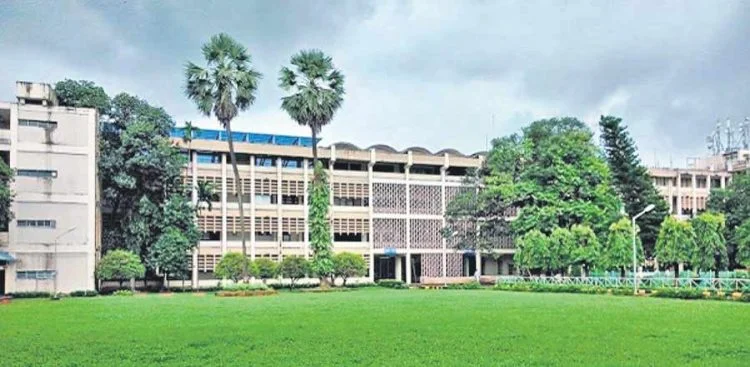 IIT Bombay, institutes